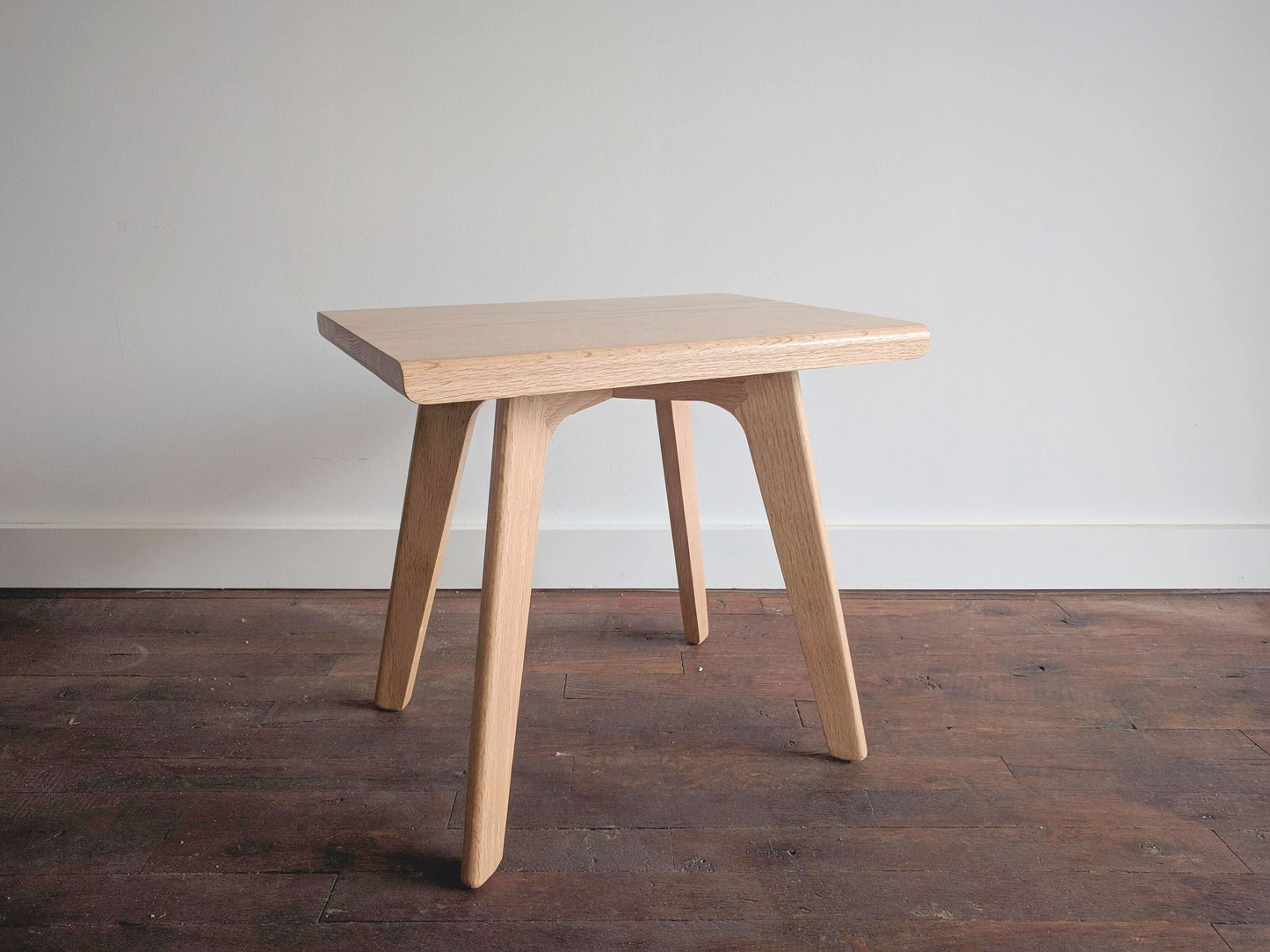 Jack Stool - Simple all in one stool or end table